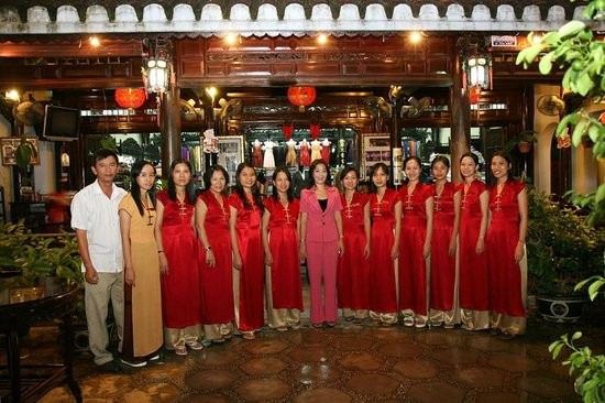 Hoi An tailors help promote Vietnam to the world - ảnh 1